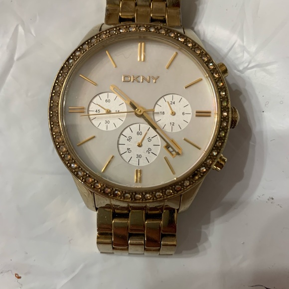 DKNY gold watch - Picture 2 of 4